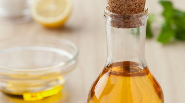 Benefits of Tea Tree Oil and Zinc for Skin in summer